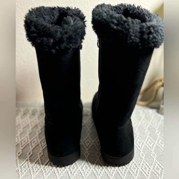 Cat & Jack, Little Girls Size 13 Boots, Faux Fur, Black - Picture 3 of 7